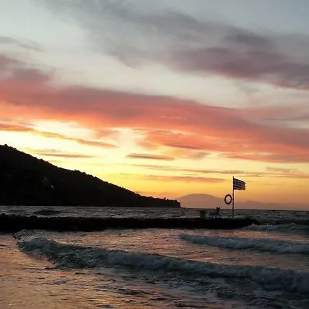 Fiore Beach Studios Aparthotel